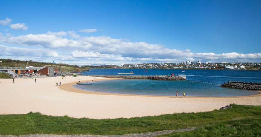 This ‘little bit of paradise’ is one of the world’s most relaxing beaches — but the water is -2°C --[Reported by Umva mag]