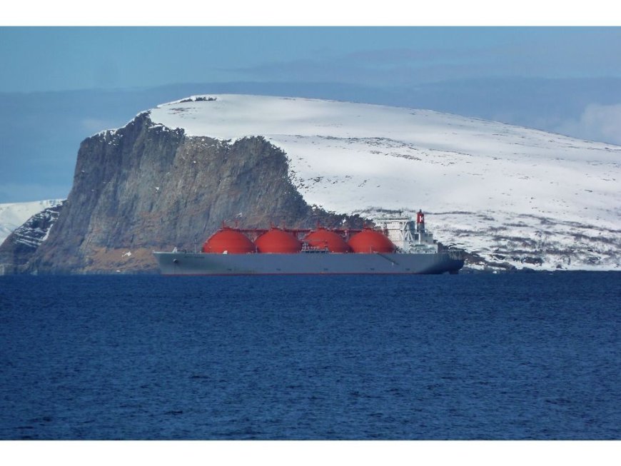 Early Ice Build-Up Closing East Arctic to Sanctioned Russian LNG --[Reported by Umva mag]