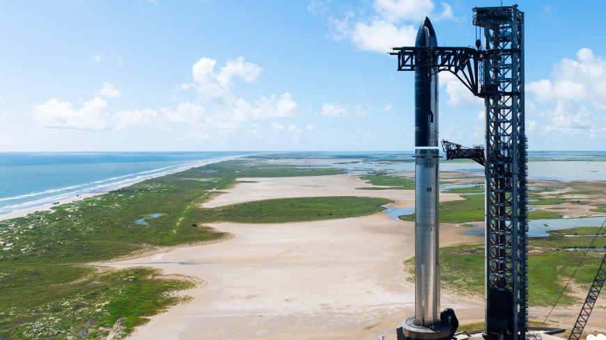 SpaceX stacks Starship megarocket ahead of 5th test flight (photos) --[Reported by Umva mag]