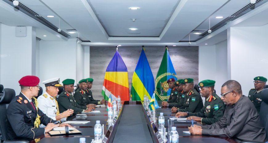 PHOTOS: Gen Muganga, Seychelles military chief discuss defence cooperation --[Reported by Umva mag]