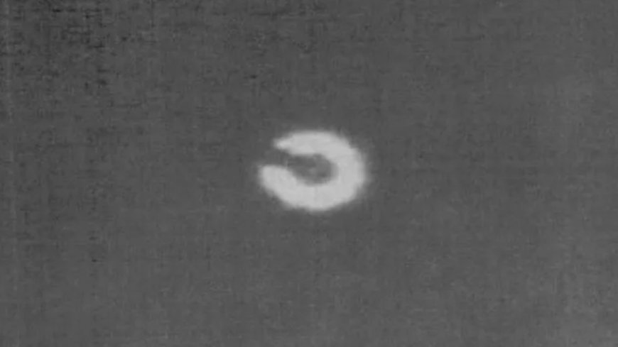 Eerie declassified photo shows ‘cylinder’ UFO shot down by US fighter jets over Canada in highly secretive intercept --[Reported by Umva mag]