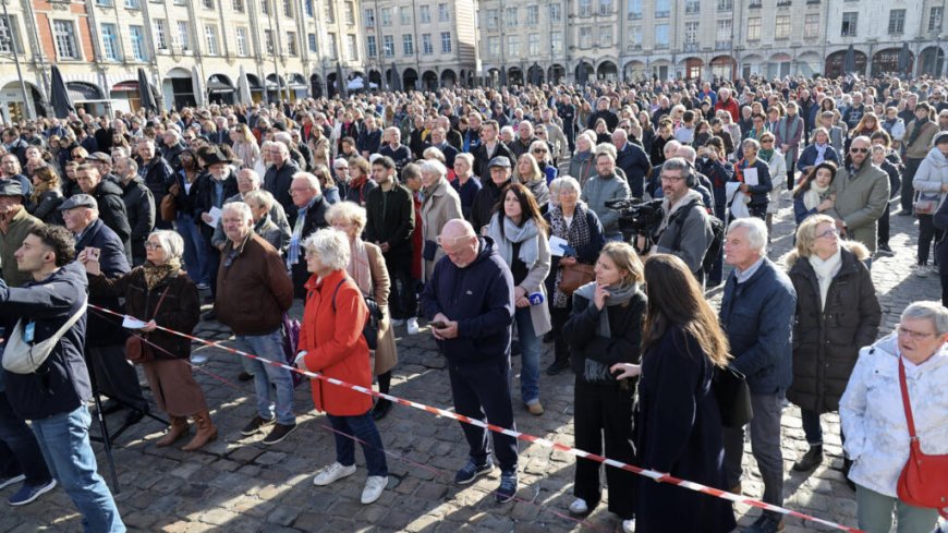 Minute of silence in memory of French teachers killed by jihadists --[Reported by Umva mag]