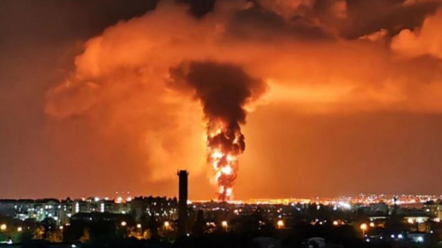 Huge explosion & towering inferno 200ft high erupts from Russian oil depot after massive Ukrainian missile strike --[Reported by Umva mag]