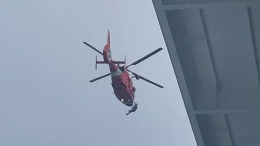 Watch moment sick passengers are airlifted off stranded cruise ship off Florida coast as Hurricane Milton barrels in --[Reported by Umva mag]