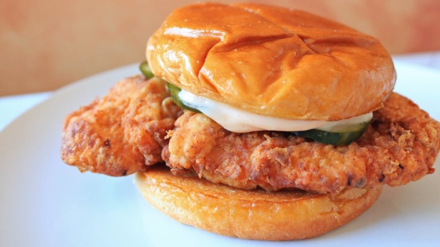 I Swear by This Copycat Popeyes Chicken Sandwich Recipe --[Reported by Umva mag]