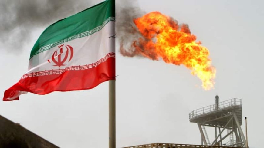 Iran's oil minister visits oil export terminal as Israeli strike feared  --[Reported by Umva mag]