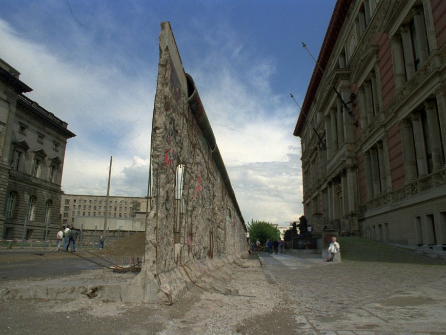 Former Stasi official sentenced to 10 years for 1974 Berlin border murder --[Reported by Umva mag]