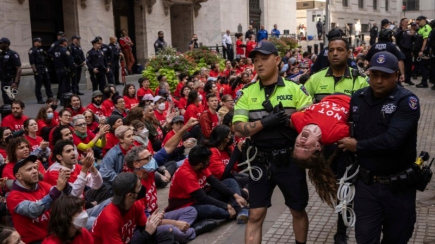 Dozens of pro-Palestinian protesters arrested outside New York Stock Exchange --[Reported by Umva mag]