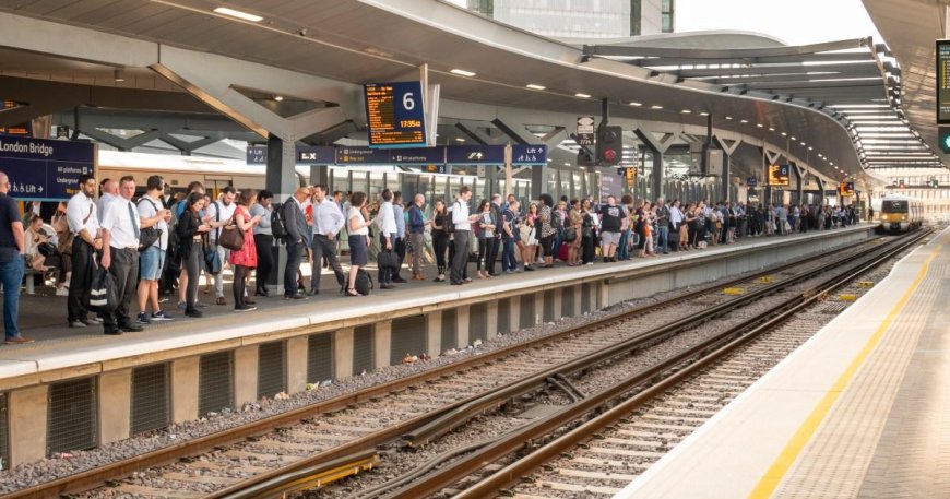 Travel news: Train delays into London Bridge station set to last all morning --[Reported by Umva mag]