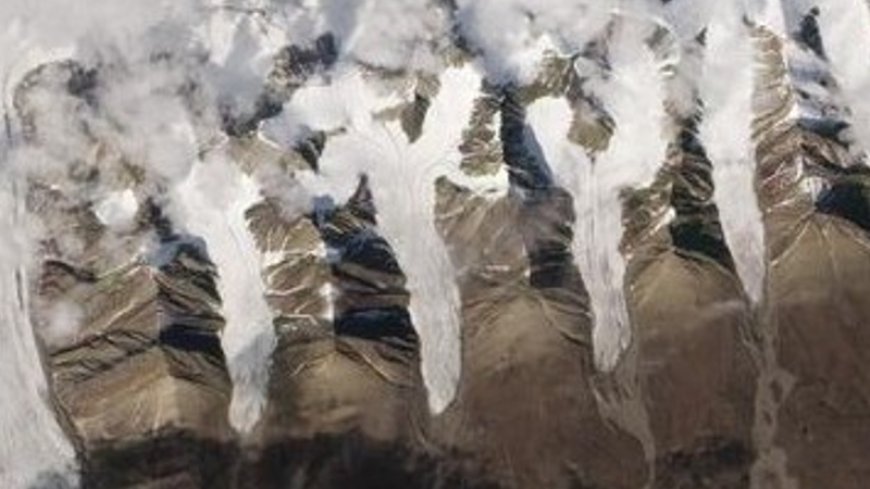 Earth from space: 4 near-identical glaciers spark new life in Arctic island's 'polar desert' --[Reported by Umva mag]