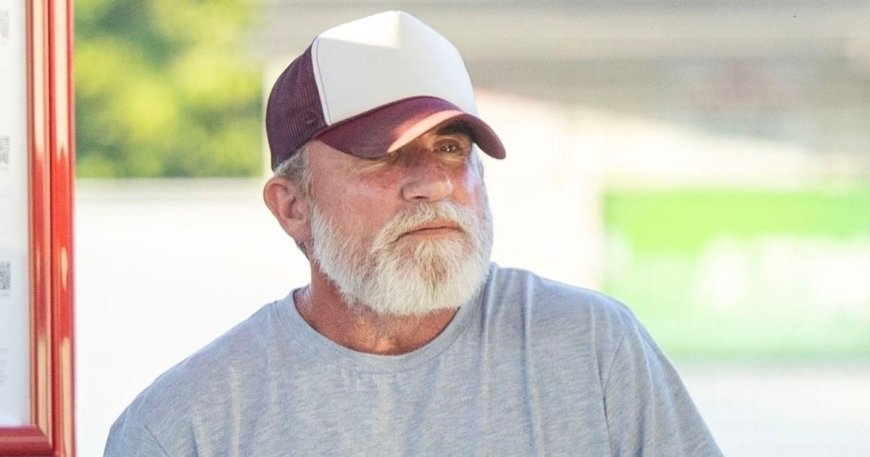 00s TV star looks like Santa on his day off in unrecognisable photos --[Reported by Umva mag]