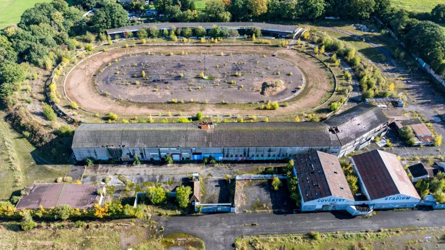 We live next to ‘Wembley Stadium’ of motor racing & it’s been crumbling wreck for YEARS – travellers loot site for scrap --[Reported by Umva mag]