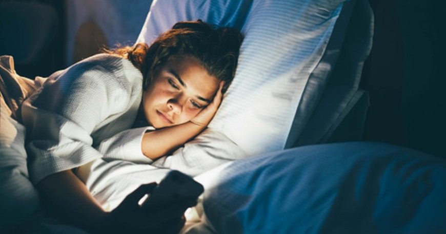 Grim warning issued over using your phone in bed --[Reported by Umva mag]