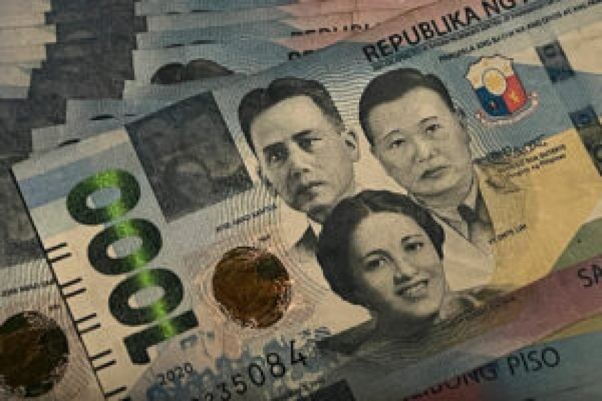 Peso weakens further on cautious signals from Fed --[Reported by Umva mag]