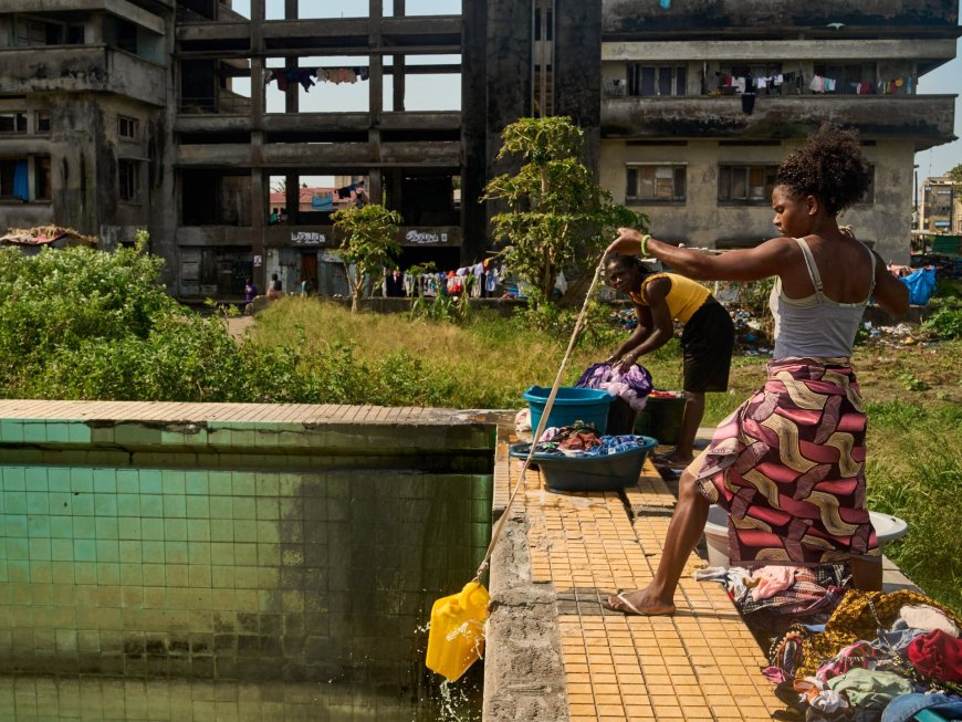 Mozambique’s faded hotel squatters hope for change after polls --[Reported by Umva mag]