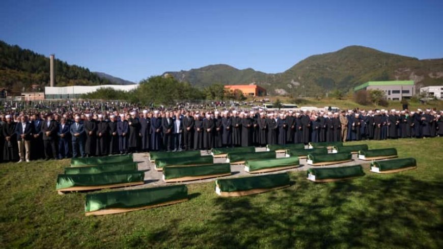 Thousands attend funeral service in Bosnia for 19 killed in floods --[Reported by Umva mag]