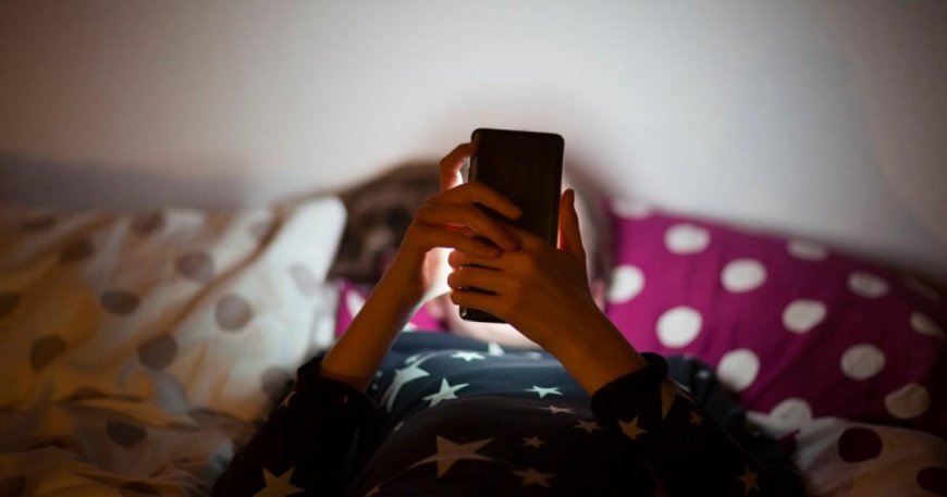 ‘My son got 1,200 notifications in two hours’: How smartphones could be banned to stop kids becoming ‘zombies’  --[Reported by Umva mag]