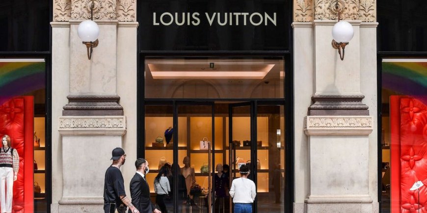 It looks like the glory days of luxury are over for LVMH, at least for now --[Reported by Umva mag]