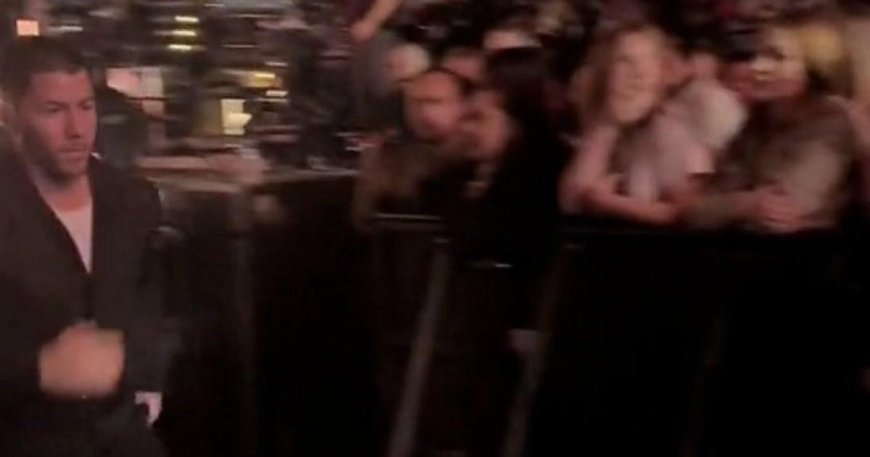 Panicked Nick Jonas sprints off stage after ‘laser is pointed at him’ --[Reported by Umva mag]