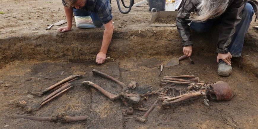 Archaeologists found Viking skeletons over 1,000 years old buried with a crystal and other treasures. They're improving our understanding of how wealthy Vikings once lived. --[Reported by Umva mag]