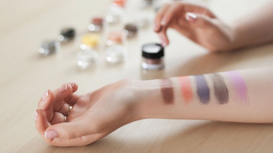 Avoid an Allergic Reaction by Testing Your Halloween Makeup Now --[Reported by Umva mag]