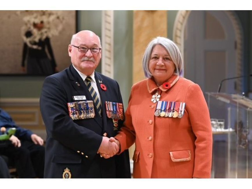 Ceremonial First Poppy presented to Canada’s Governor General --[Reported by Umva mag]