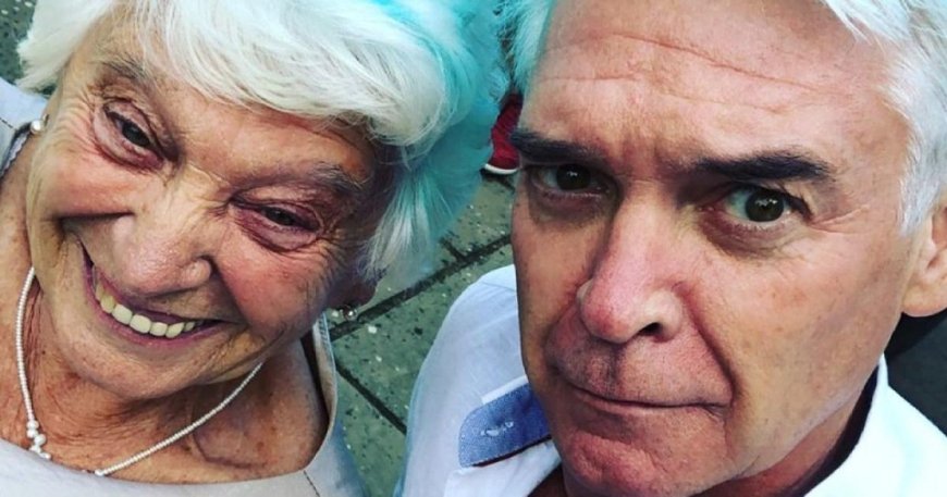 Phillip Schofield carries on ‘family tradition’ after death of mother Pat --[Reported by Umva mag]