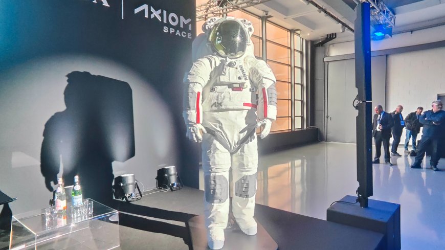 A 21st-century moon suit: Axiom Space's lunar spacesuit sports 4G comms, Prada looks and Oakley visors for Artemis astronauts --[Reported by Umva mag]