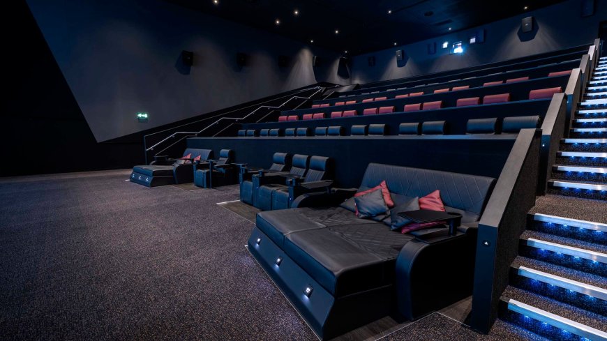 Odeon installs VIP front row BEDS that can fit three people in eight UK branches --[Reported by Umva mag]