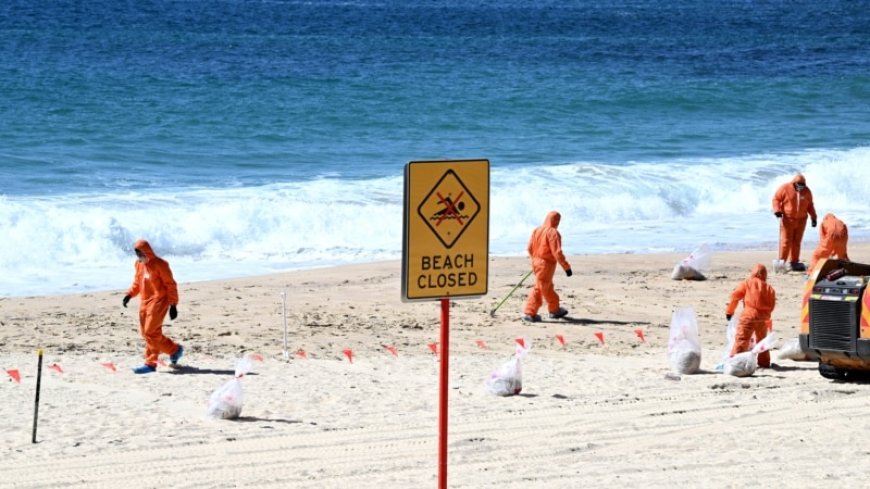 Sydney beaches closed due to toxic 'tar balls' --[Reported by Umva mag]