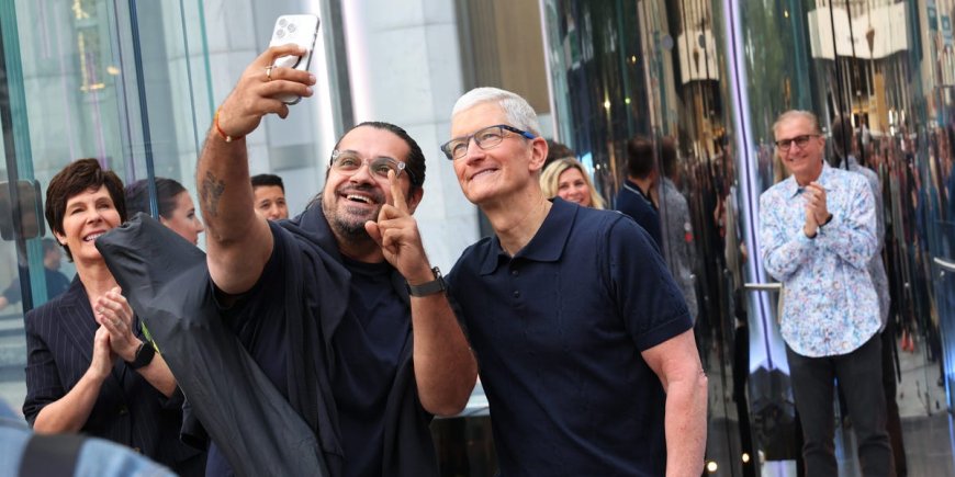 Tim Cook is having a great week as Apple stock hovers within reach of record high --[Reported by Umva mag]