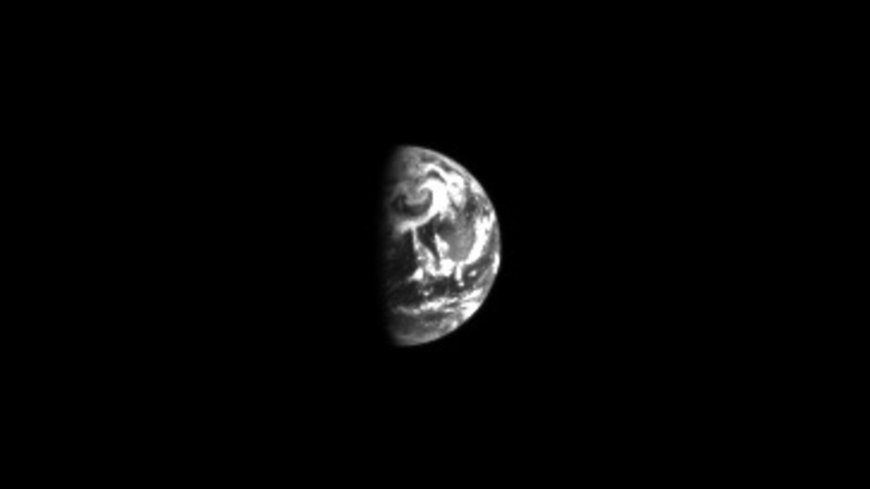 Hera probe snaps its 1st images of Earth and moon on way to asteroid crash site --[Reported by Umva mag]