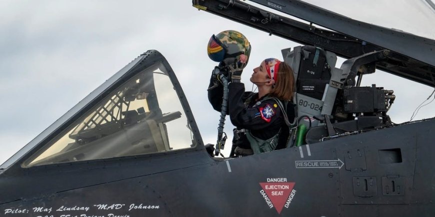 The first female commander of the Air Force's A-10 demo team reflects on flying the Warthog on the eve of its retirement --[Reported by Umva mag]