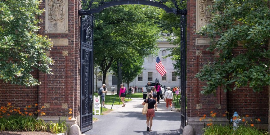 Harvard donations dropped nearly 15% amid wealthy alums' vows to cut off support --[Reported by Umva mag]