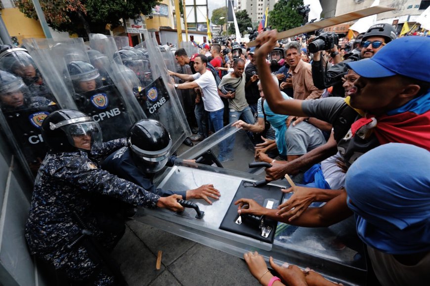 Venezuela arrests five foreigners over alleged antigovernment activity --[Reported by Umva mag]