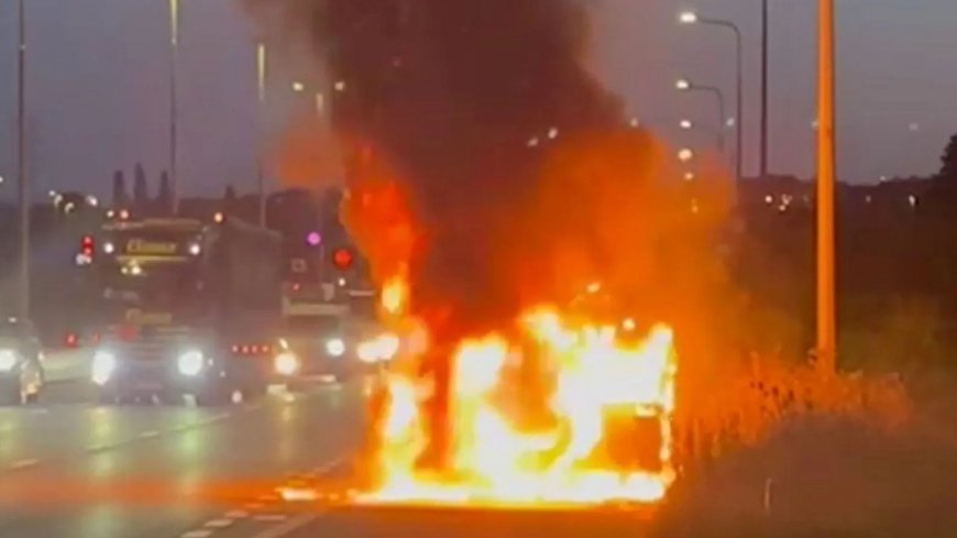 Moment dad’s new £29k Ford Ranger explodes into FIREBALL on busy M5 after he leapt out of burning motor just in time --[Reported by Umva mag]