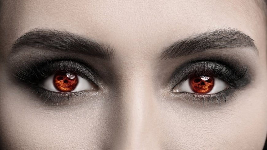 These Halloween Contacts Can Cause Eye Infections --[Reported by Umva mag]