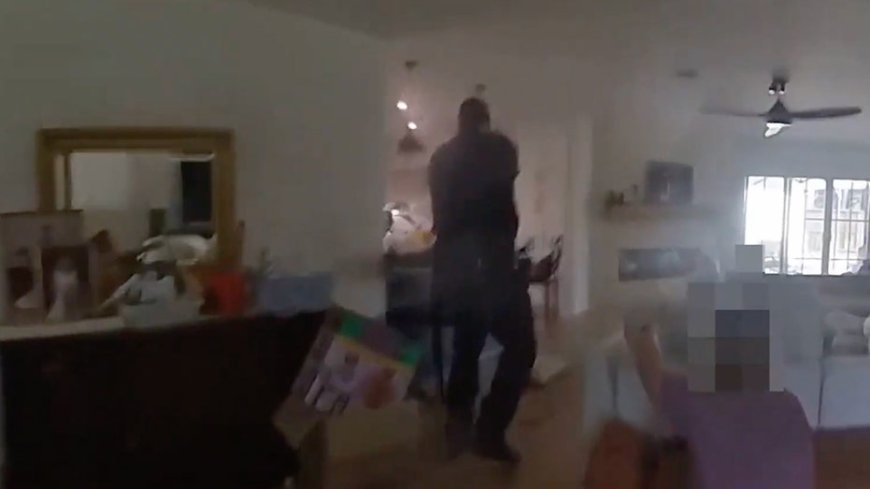 Bodycam shows wild Houston gunfight as officers respond to active home invasion robbery --[Reported by Umva mag]