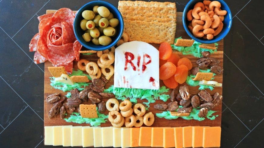 Your Halloween Party Needs a Scary Charcuterie Board --[Reported by Umva mag]