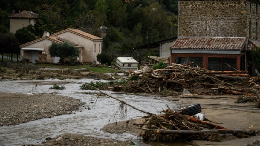 Days of torrential rain bring major flooding to central France --[Reported by Umva mag]