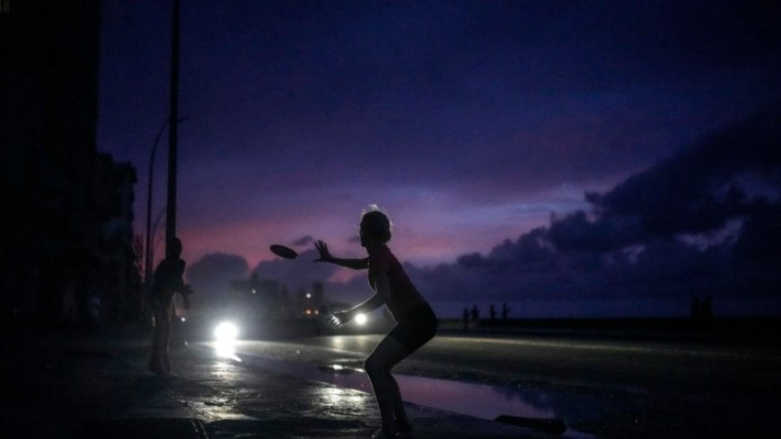 Cuba slowly starts restoring power after island-wide blackout --[Reported by Umva mag]