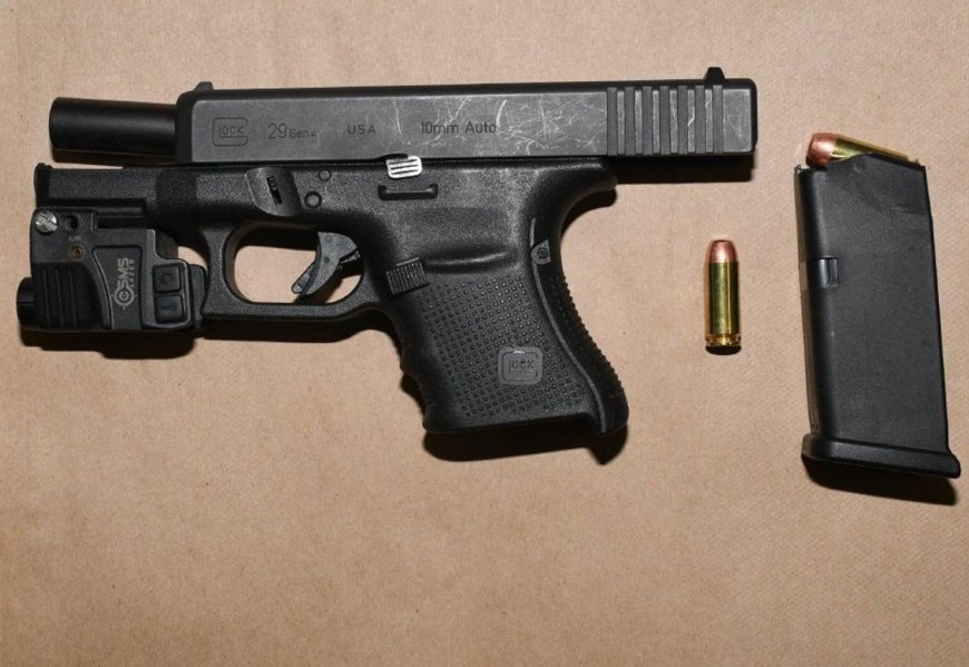 Gun seized as two teens busted for auto theft in North York --[Reported by Umva mag]