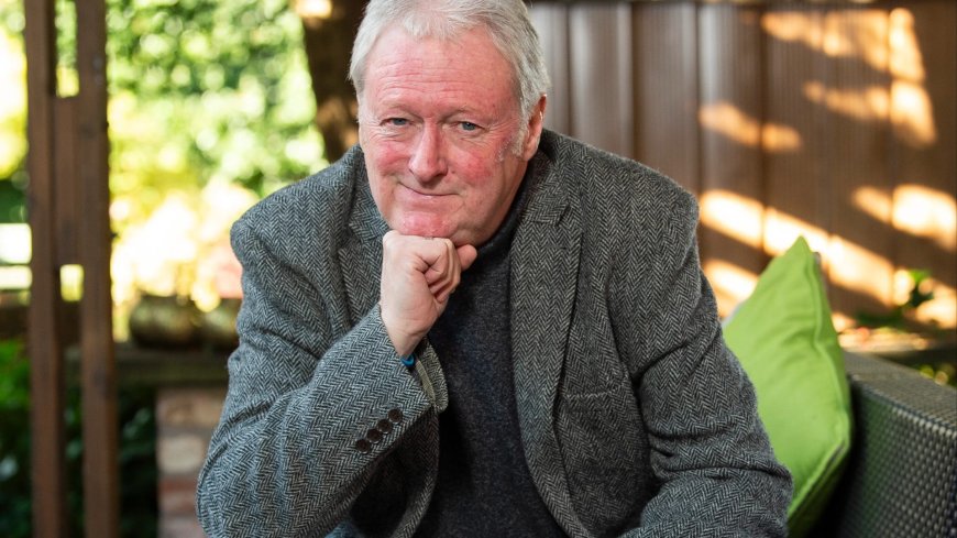 I spent a night in cells with Line of Duty star after we hurled glass bottles at police, says Corrie’s Charlie Lawson --[Reported by Umva mag]