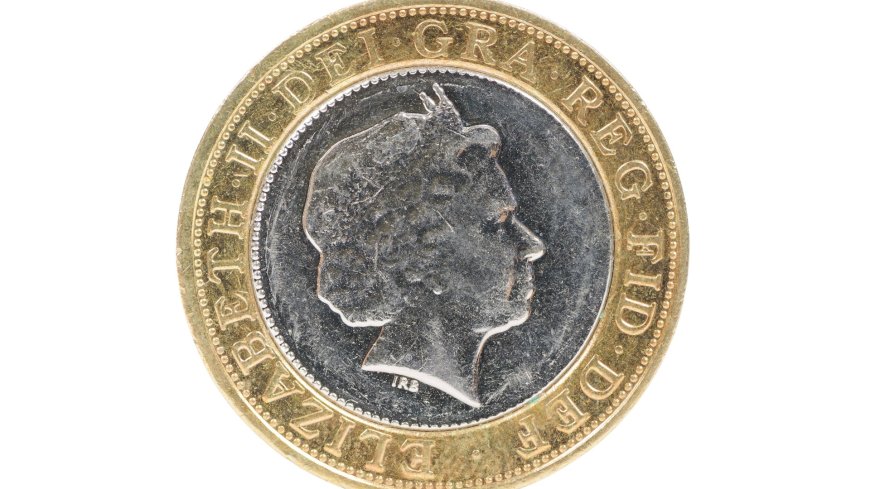 Ultra-rare pattern and specific date on £2 coin make it worth nearly THIRTY times more – do you have one in your pocket? --[Reported by Umva mag]